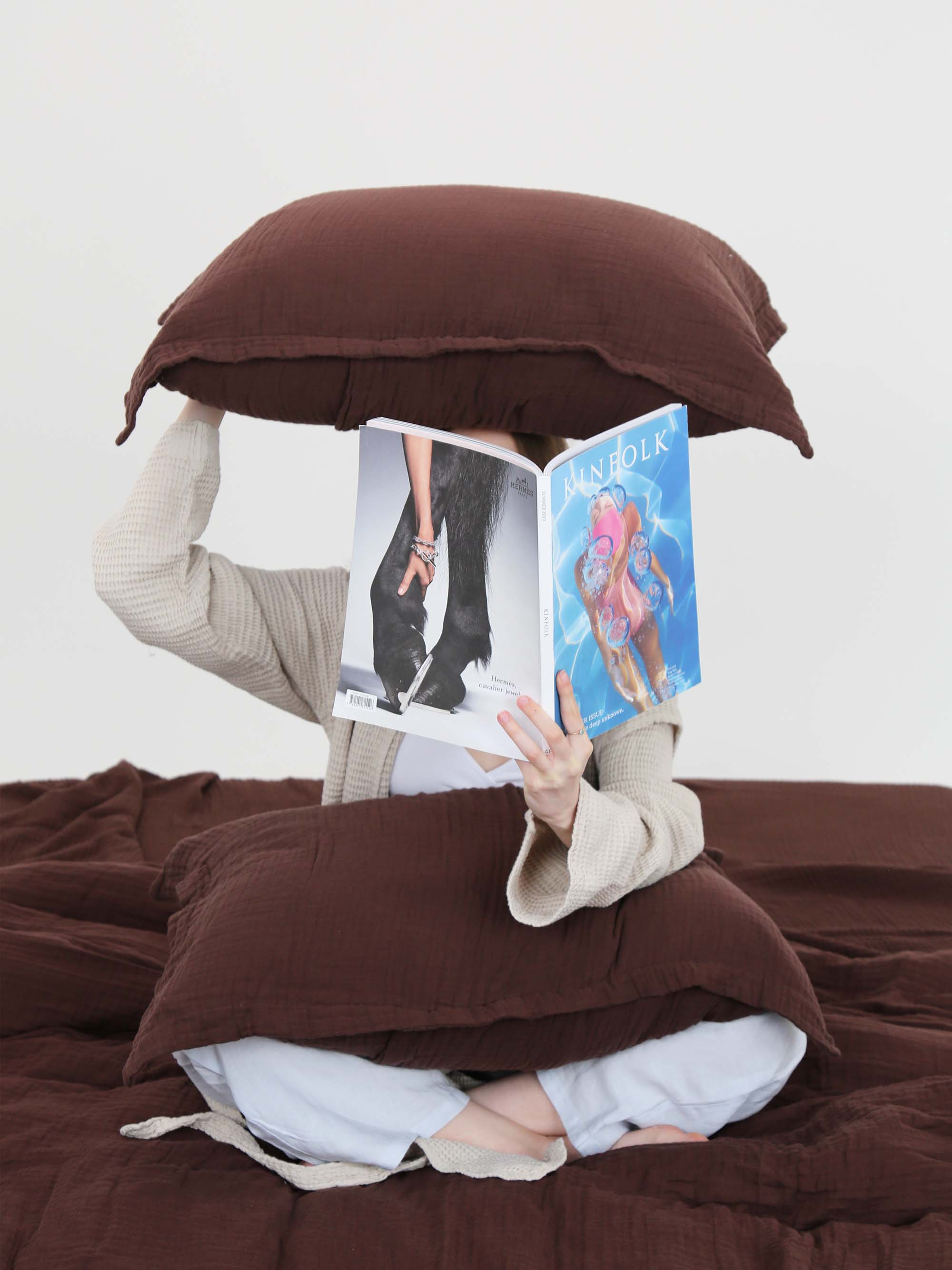 ציפית לכרית Dream - בראוני