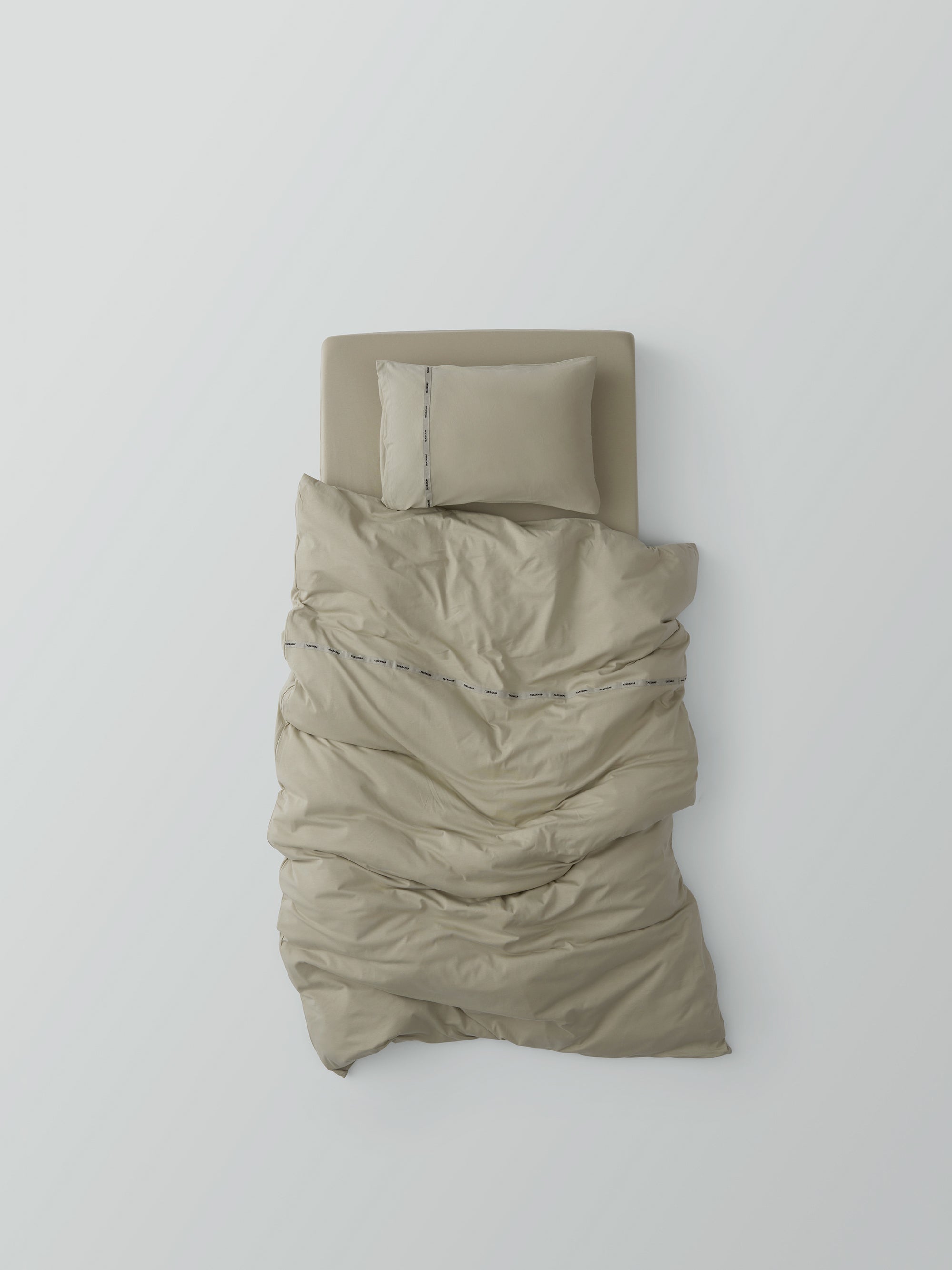 מצעים למיטת מעבר ותינוק BASIC - פיסטוק