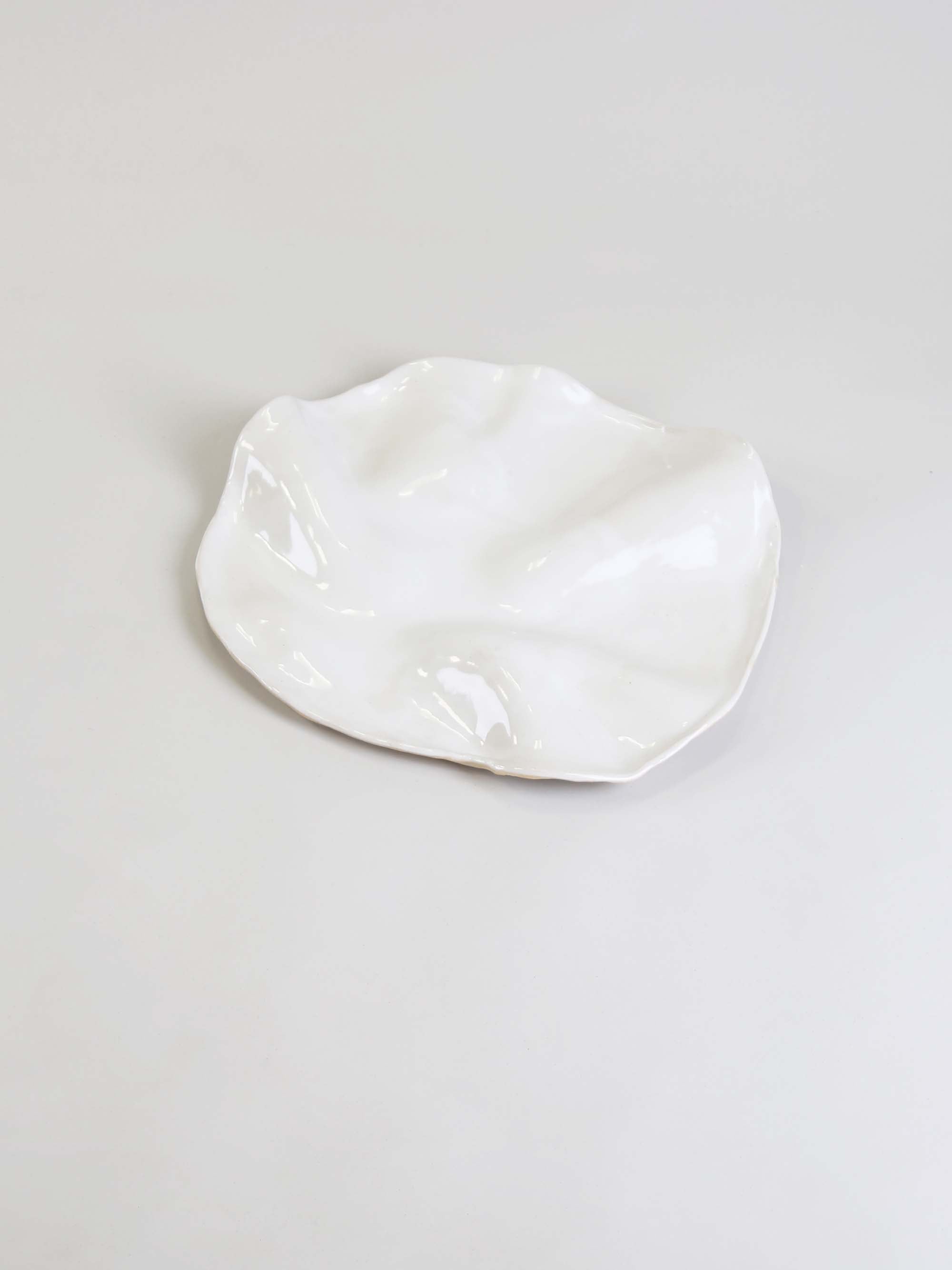 צלחת אירוח עגולה - לבן