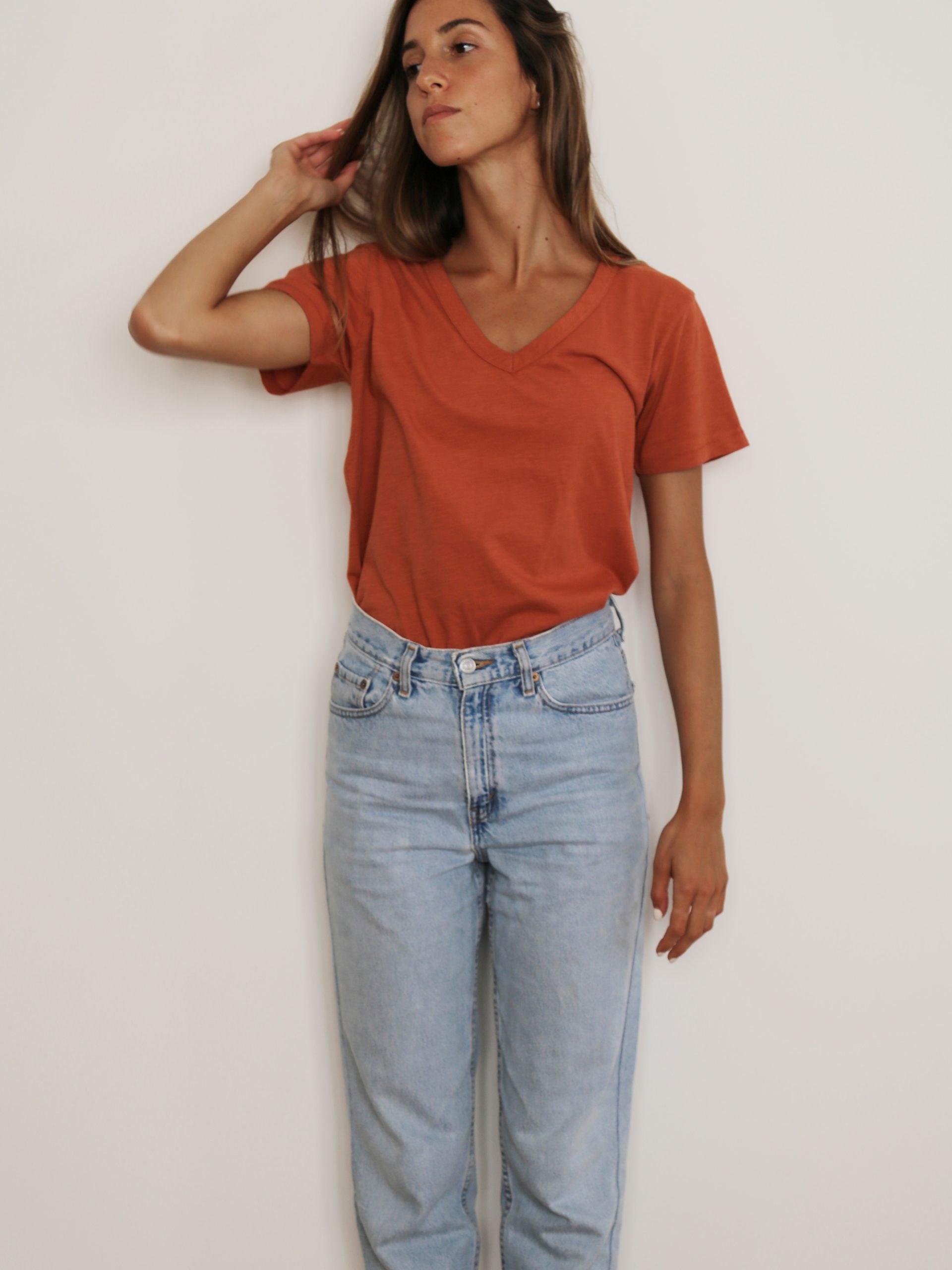 חולצה V - טאבקו