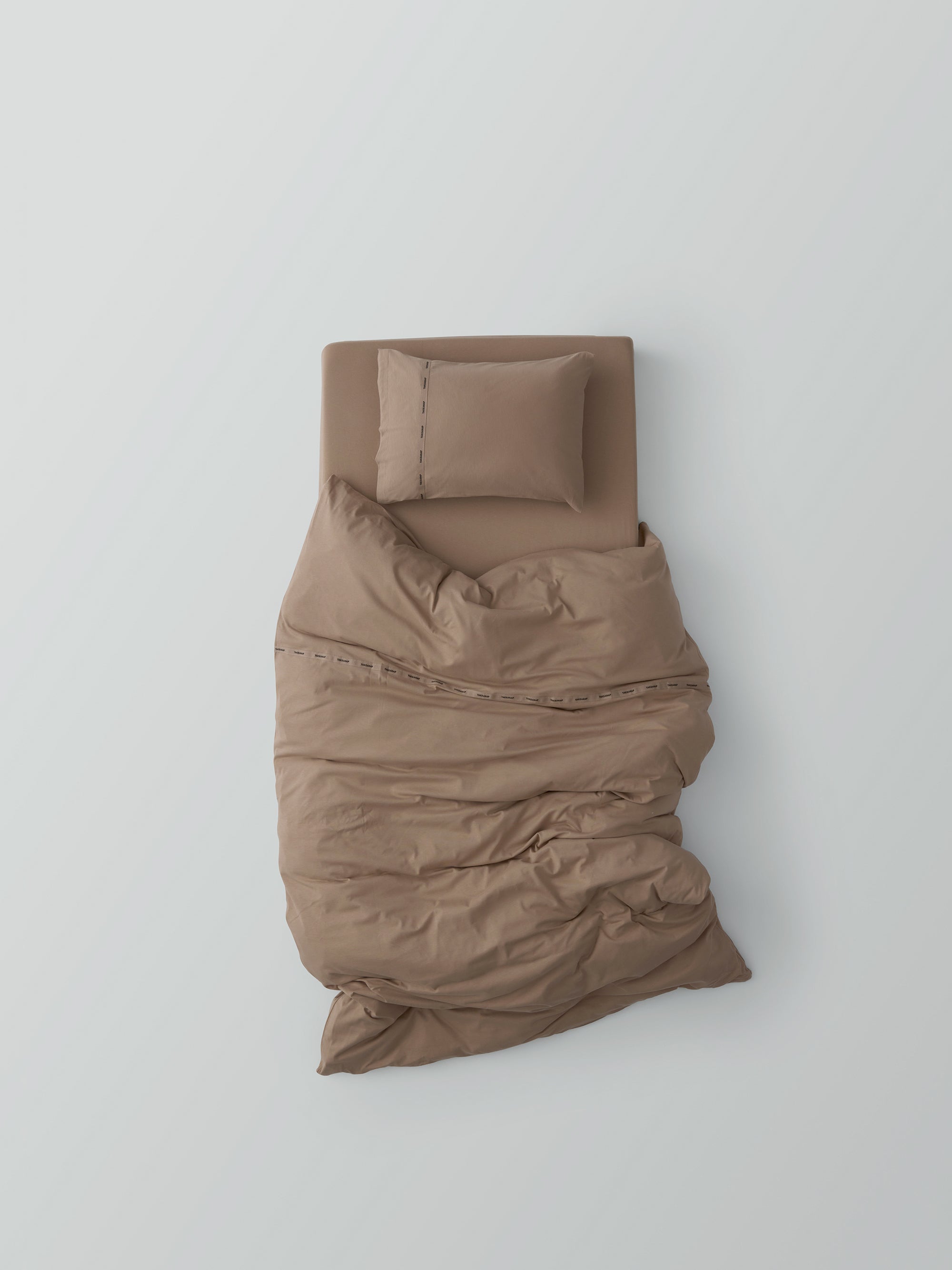 מצעים למיטת מעבר ותינוק BASIC - מוקה