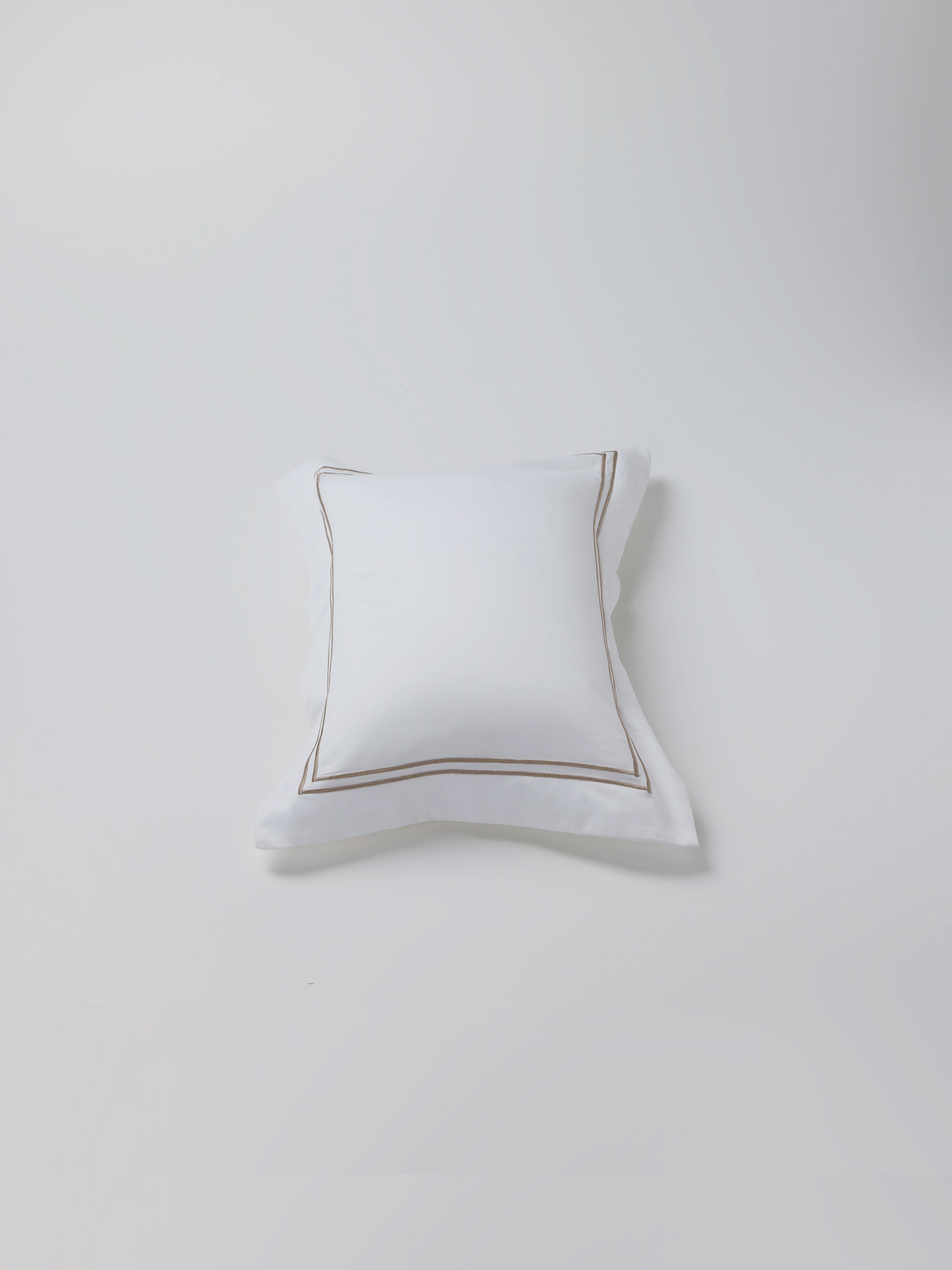 ציפית לכרית קטנה סאטן TAILORED - Mocha